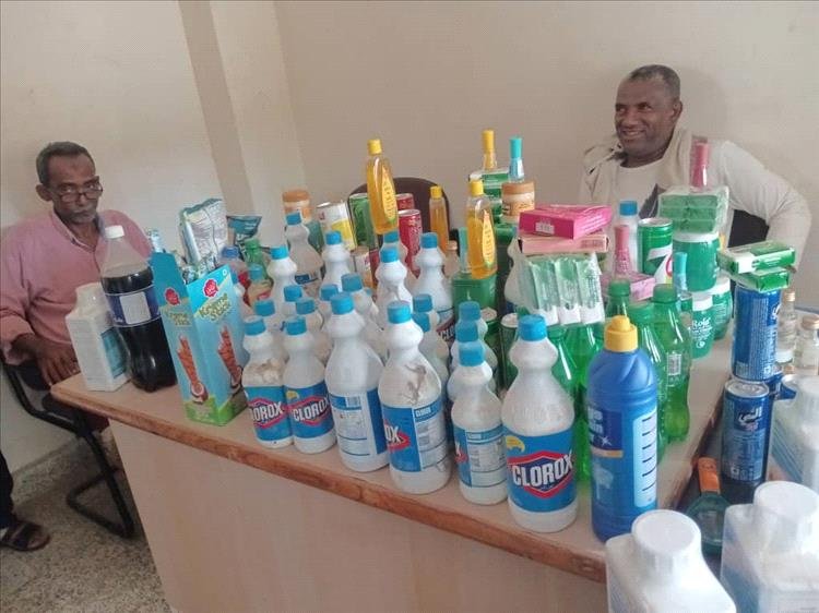 مكتب الأشغال العامة بزنجبار يضبط عدد من المواد المنتهية صلاحيتها بعدد من المحلات بسوق المدينة