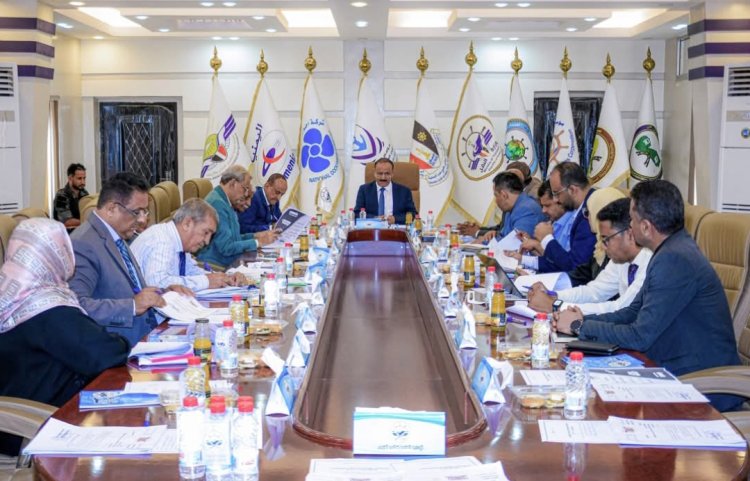 وزير النقل يترأس اجتماع لمجلس الوزارة لمناقشة سير عمل الوزارة والقطاعات والهيئات التابعة لها والانجازات المحققة