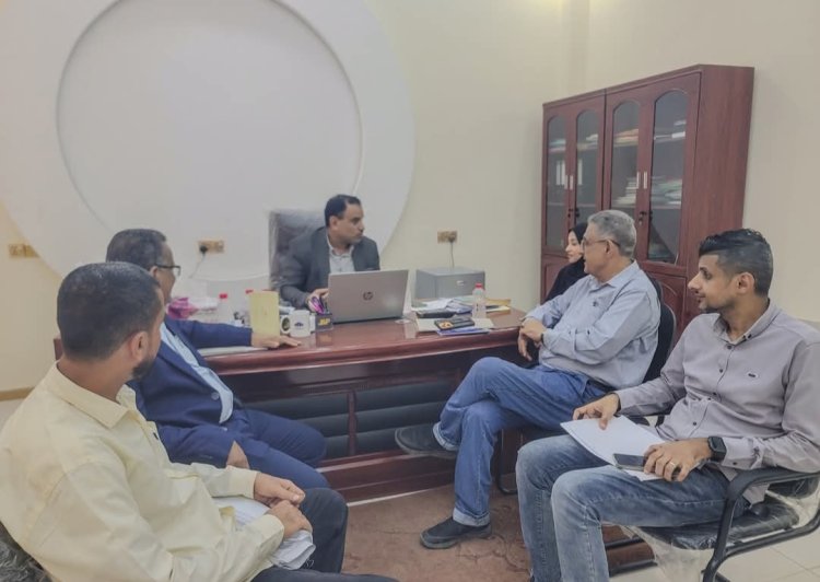 الوزير السقطري يتفقد مركز المعلومات التابع لوزارة الزراعة والأسماك