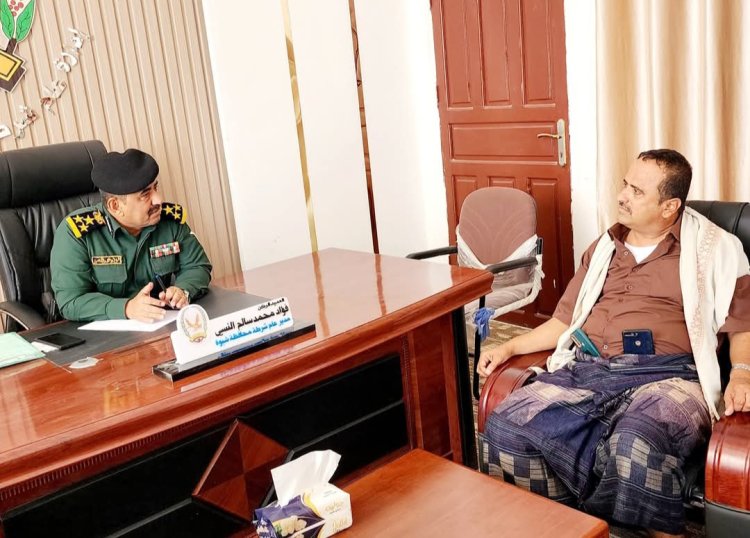 مدير عام شرطة شبوة يناقش مع قائد خفر السواحل سير العمل لتعزيز جهود الحماية البحرية