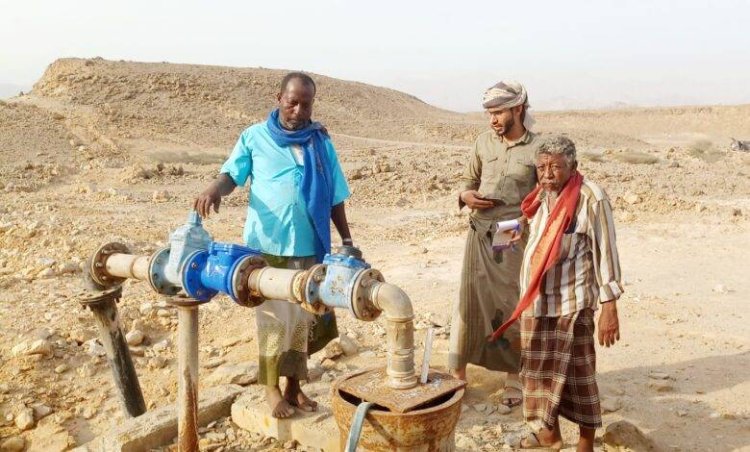 فريق فني من المؤسسة العامة للمياه ينفذ نزولًا ميدانيًا لتقييم مشروع مياه ميفع