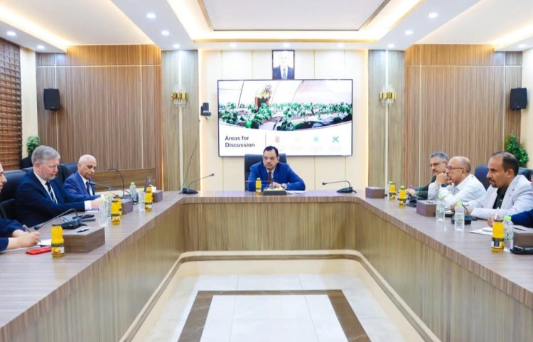 الوزير السقطري يبحث مع وفد من البنك الدولي مشاريع الزراعة والري والأمن الغذائي في اليمن