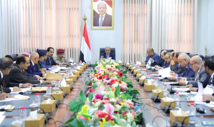 مجلس الوزراء يناقش مستجدات الأوضاع الاقتصادية والخدمية والخطط المنسقة مع البنك المركزي لمواجهة تراجع العملة