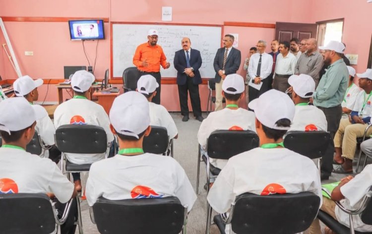 برعاية المحافظ  بن ماضي.. أنشطة وفعاليات نوعية اقيمت في أيام المخيم الصيفي الثالث لمهارات المستقبل لطلاب الثانوية بساحل حضرموت