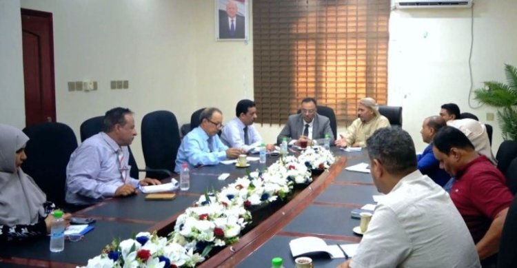 لقاء يناقش تعزيز العمل الجمركي في أرخبيل سقطرى.