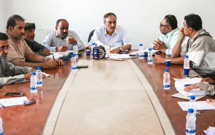 الأمين العام هشله يترأس اجتماعًا موسعًا للجنة الموارد المالية ومديري الشؤون المالية بالمؤسسات الحكومية بمحافظة شبوة