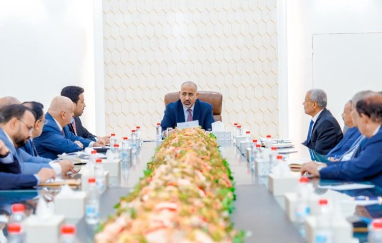 القيادة التنفيذية العُليا تبحث سُبل النهوض بالأوضاع الاقتصادية والخدمية في عموم محافظات الجنوب