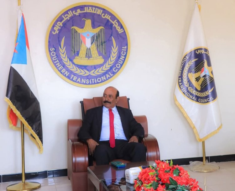 رئيس تنفيذية انتقالي شبوة يهنئ الطالب بلال عبدالله لتصدره أوائل الجمهورية في نتائج الثانوية العامة