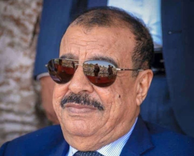 اللواء بن بريك يُعزّي في وفاة مدير دائرة التصنيع العسكري اللواء الركن سعد راجح الجهوري