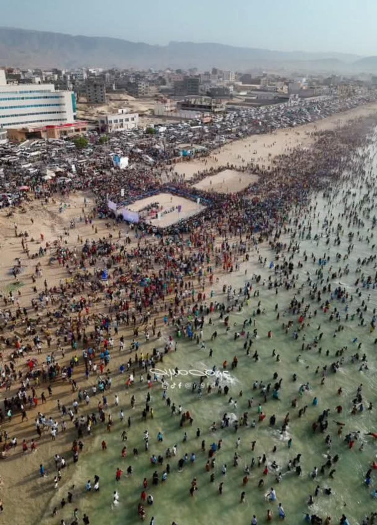 خفر السواحل بحضرموت ينقذ شاب ثلاثيني من الغرق في شواطئ شرمة