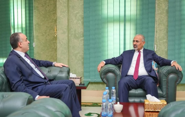 الرئيس الزُبيدي يشدد على ضبط العملية الإيرادية وتوريد الموارد إلى البنك المركزي