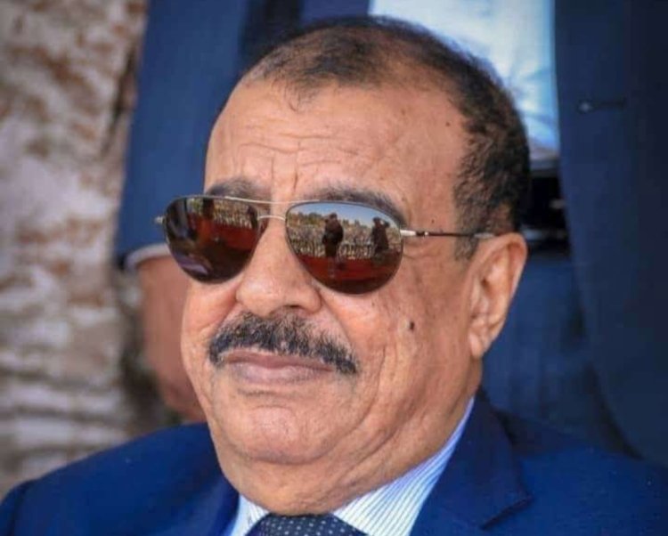 اللواء بن بريك يُعزّي عضو هيئة رئاسة المجلس الانتقالي الدكتور عيدروس اليهري بوفاة والدته