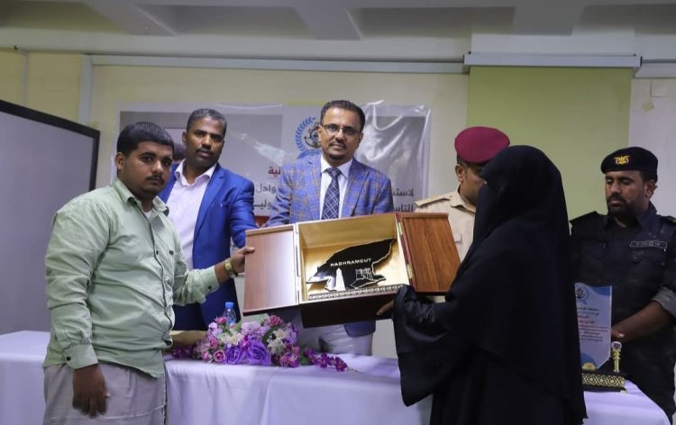 برعاية المحافظ بن ماضي.. حضرموت تُكرّم شهيد الواجب الجندي "أحمد بانافع" في الذكرى السنوية الثانية لاستشهاده