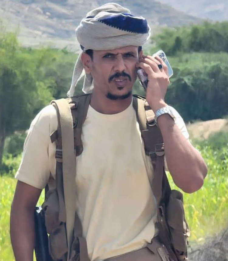 قائد الوية الدعم والاسناد العميد نصر اليافعي يعزي الدكتور عيدروس اليهري في وفاة والدته