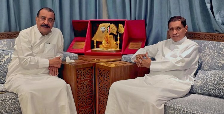 اللواء بن بريك يزور اللواء الركن فرج البحسني للاطمئنان على صحته ويبحث معه أوضاع حضرموت