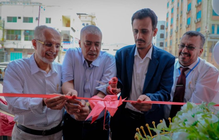 افتتاح فرع بنك الأمل للتمويل الأصغر في مدينة المكلا بحلته وهويته المتجددة