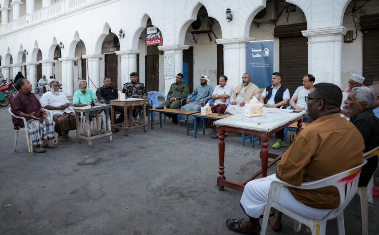 الأجهزة الأمنية تشارك في الجلسة الحوارية " سدة المكلا " لتعزيز التعاون مع المجتمع