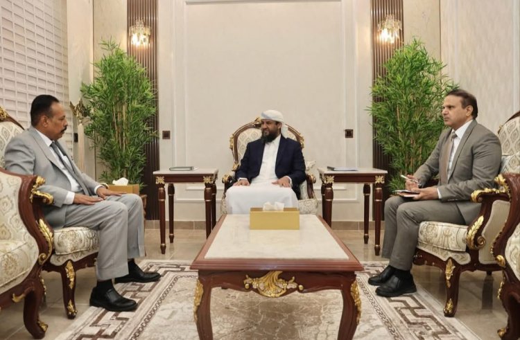 المحرّمي يستعرض خطط صيانة الطرق ويشدد على أولوية العاصمة عدن في تنفيذ المشاريع