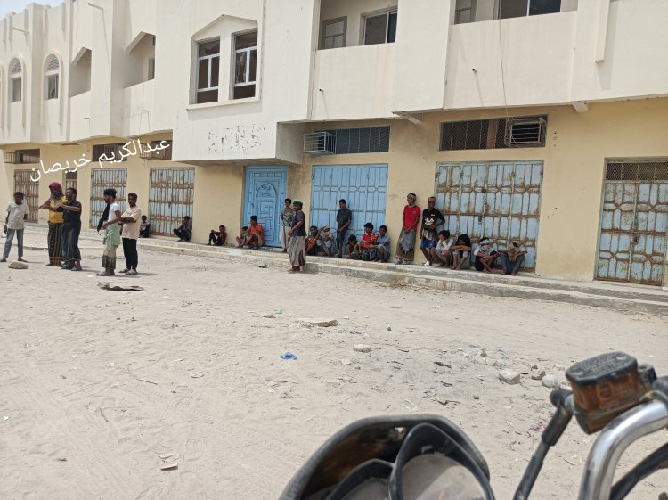 لليوم التالي على التوالي.. عصيان مدني يشل حركة مديرية غيل باوزير احتجاجاً على تردي الخدمات وانقطاع الكهرباء