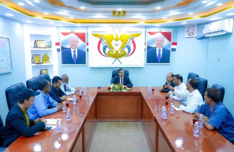 المحافظ ابن الوزير يلتقي بعمادة كلية الطب بجامعة شبوة ويؤكد استمرار دعم السلطة المحلية للصرح الأكاديمي