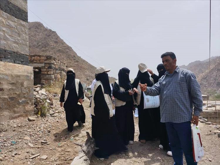 وفد صحي من الوزارة ومكتب أبين يُشرف على سير حملة التحصين لتعزيز صحة الأم والوليد بيافع سرار