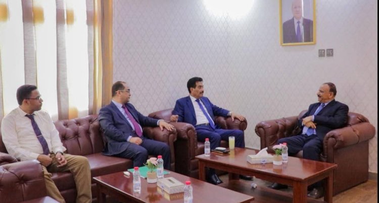 وزير النقل يلتقي سفير بلادنا لدى إندونيسيا ويبحث مع محافظ سقطرى أوضاع قطاعات النقل بالمحافظة