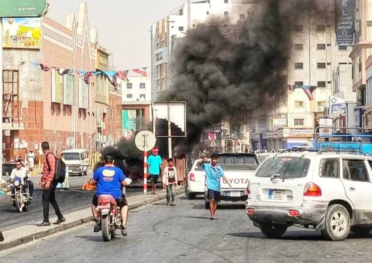 قيادة المنطقة العسكرية الثانية تدعو المواطنين إلى رفض دعوات العنف والفوضى ومساندة النخبة الحضرمية والأمن لثتبيت دعائم الأمن والاستقرار