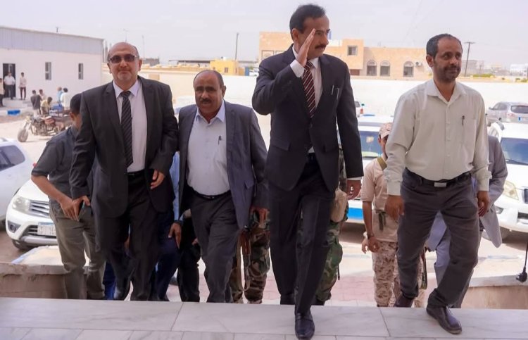 محافظ شبوة يدشن امتحانات القبول في كلية الطب والعلوم الصحية بجامعة شبوة للعام الأكاديمي الجديد