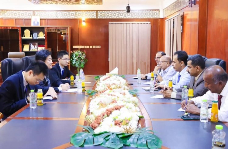 وزارة الزراعة والأسماك تبحث مع القائم بأعمال السفير الصيني باليمن زيادة صادراتنا الزراعية والسمكية للصين