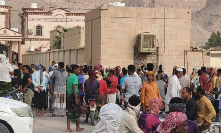 مقتل مواطن خلال تفريق احتجاجات شعبية في مدينة تريم