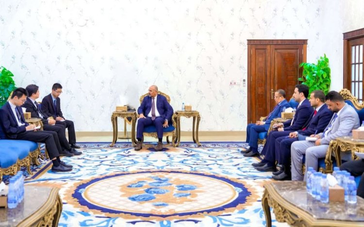 الرئيس الزُبيدي يؤكد حاجة بلادنا إلى الخبرات الصينية لإعادة تأهيل قطاع الكهرباء