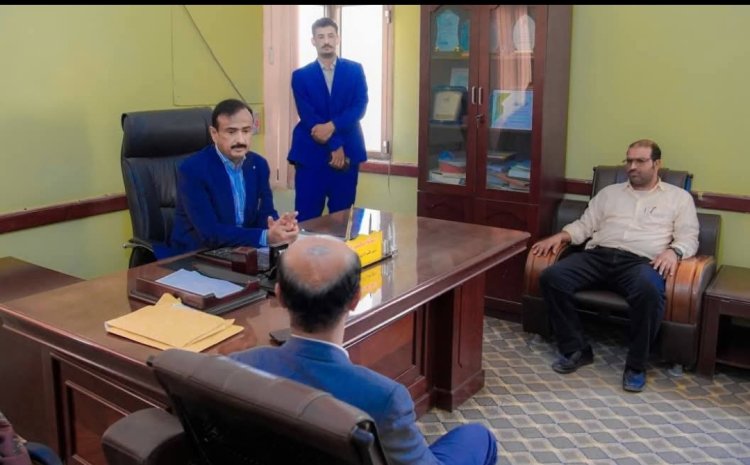 محافظ شبوة يتفقد مكتب التربية والتعليم ويؤكد استمرار دعم التعليم والكوادر التربوية