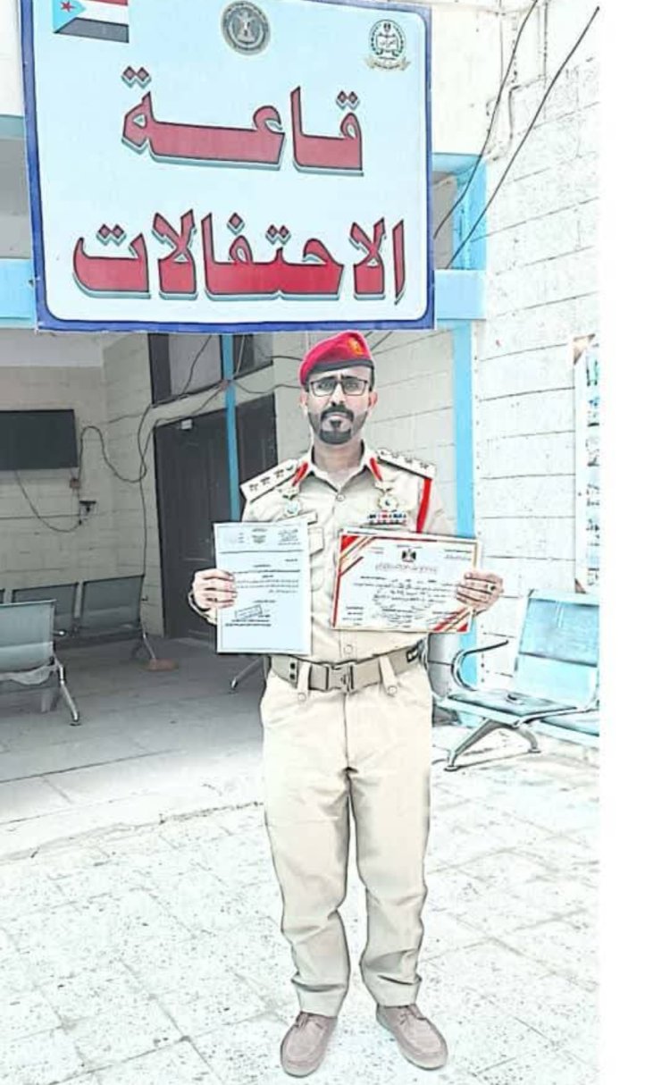رئيس تنفيذية انتقالي حضرموت يهنئ النقيب مهندس محمد باجابر بمناسبة تخرّجه وتحقيقه المركز الأول في معهد القادة والأركان بالعاصمة عدن