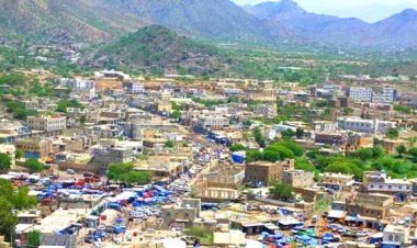 العثور على جثة طفل مقتول طعنًا بعد أيام من فقدانه في دمت بالضالع