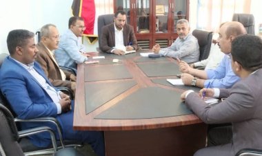 الوزير العكبري يرأس اجتماعاً بقيادة السلطة المحلية بحضرموت لمناقشة التحضيرات لإنطلاق العام الدراسي الجديد
