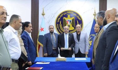 بإشراف رئيس الجمعية الوطنية إتمام عملية الاستلام والتسليم للأمانة العامة لهيئة رئاسة المجلس الانتقالي الجنوبي وهيئاتها