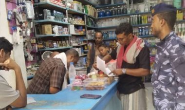 شرطة وادي حضرموت بالتنسيق مع مكاتب الصناعة والتجارة تنفذ حملة أمنية لضبط أسعار السلع في الأسواق المحلية في المديريات