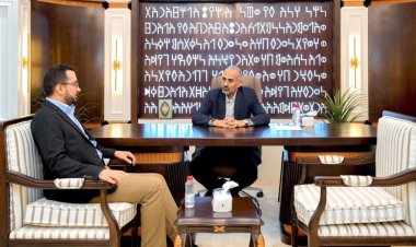 الرئيس الزُبيدي يطّلع على جهود الهيئة العامة للأراضي ويشدد على إنجاز الإصلاحات الإدارية والقانونية والفنية