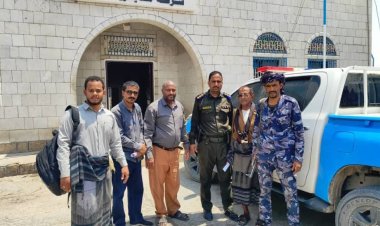 مدير عام مديرية عتق يحيل 12 قضية تموينية وصحية إلى النيابة العامة ضمن حملة الرقابة المستمرة