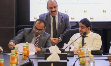 المدير باعباد يرعى توقيع اتفاقية تزويد عدد من المدارس بالطاقة الشمسية وتحسين البيئة المدرسية بمديرية المكلا