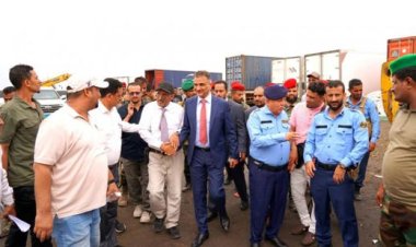 محافظ عدن يتفقد ميناء الحاويات ويدعو لتطوير المنظومة الرقابية