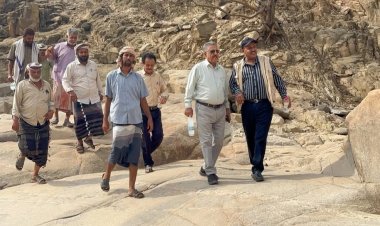 بتوجيه من الوزير السقطري والمحافظ تُركي.  وكيل وزارة الزراعة والأسماك ومدير مشروع الأشغال ينفذان زيارة ميدانية لوادي ذر بلحج ويعتمدان حاجز مائي