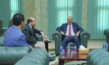 الرئيس الزُبيدي يطّلع على سير العمل في وزارة الشؤون القانونية وحقوق الإنسان