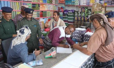 انتقالي المحفد والسلطة المحلية يواصلان نزولهما على أسواق المحال التجارية والخضار والأسماك لضبط أسعارها بالمديرية