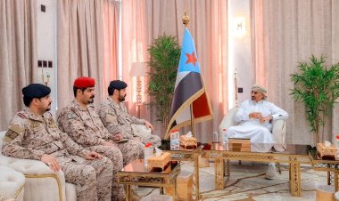 الرئيس الزُبيدي يستقبل مساعد قائد قوات الواجب 802 السعودية