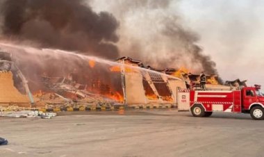 حريق ضخم يلتهم منطقة اقتصادية في طهران