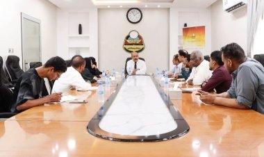 مدير تربية ساحل حضرموت يلتقي بفريق وحدة تغيُّر المناخ بوزارة المياه والبيئة وبحث معه أوجه التدخلات في القطاع التربوي بالمحافظة