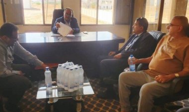 فريق من هيئة الطيران يزور مطار عتق الدولي للرفع بأهم احتياجاته