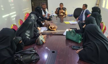 المدير العام لمديرية الشحر يلتقي بحرائر الشحر  ويؤكد على العمل الجاد لمعالجة مطالبهن