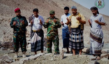 تزامناً مع الذكرى الثانية لاستشهاده… قيادات في الحزام الأمني تزور قبر الشهيد القائد عبداللطيف السيد